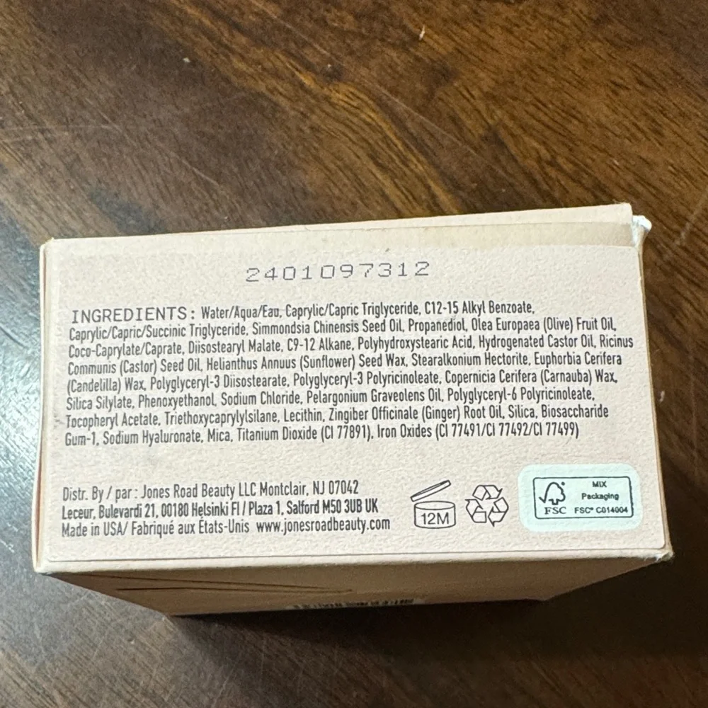 Jones Road Moisture Tint in Light/Clair - Picture 3 of 3